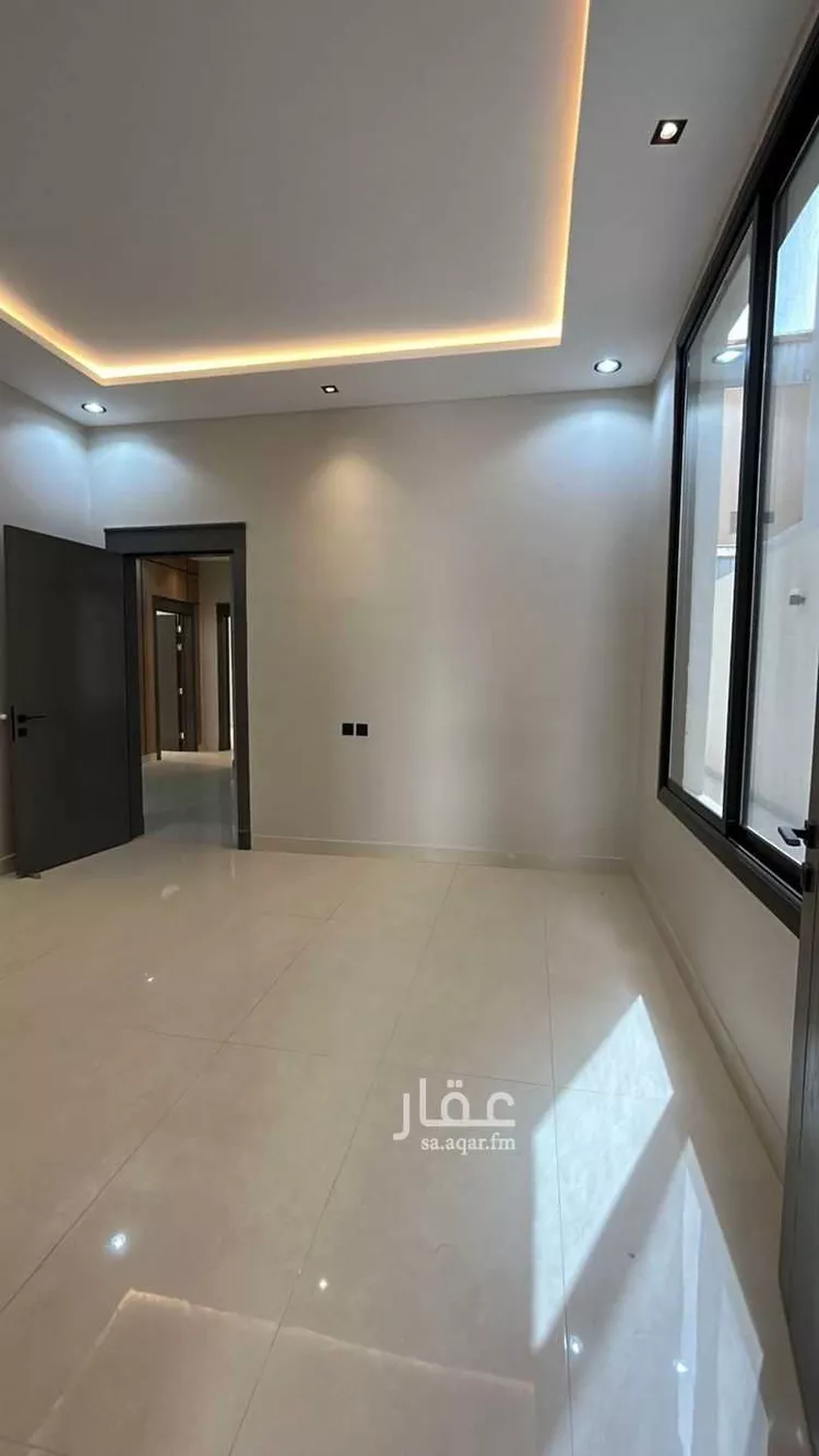Floor for Sale in Riyadh Al Khaleej 9