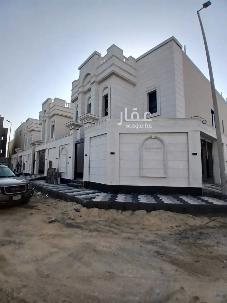 فيلا للبيع في شارع القبه, حي الأمواج, مدينة الخبر, المنطقة الشرقية 1 صورة