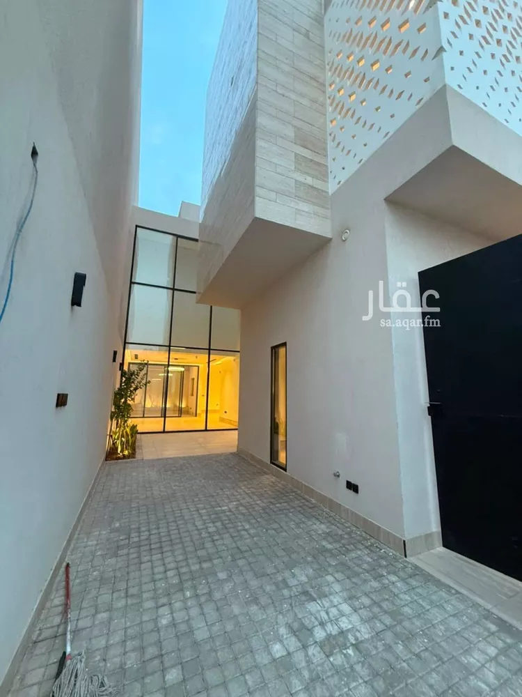 Villa for Sale in Riyadh Al Mahdiyah ุตูุฑุฉ 2
