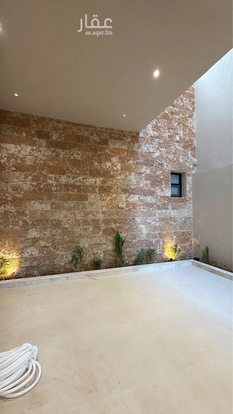 Villa for Sale in Riyadh Al Mahdiyah ุตูุฑุฉ 4