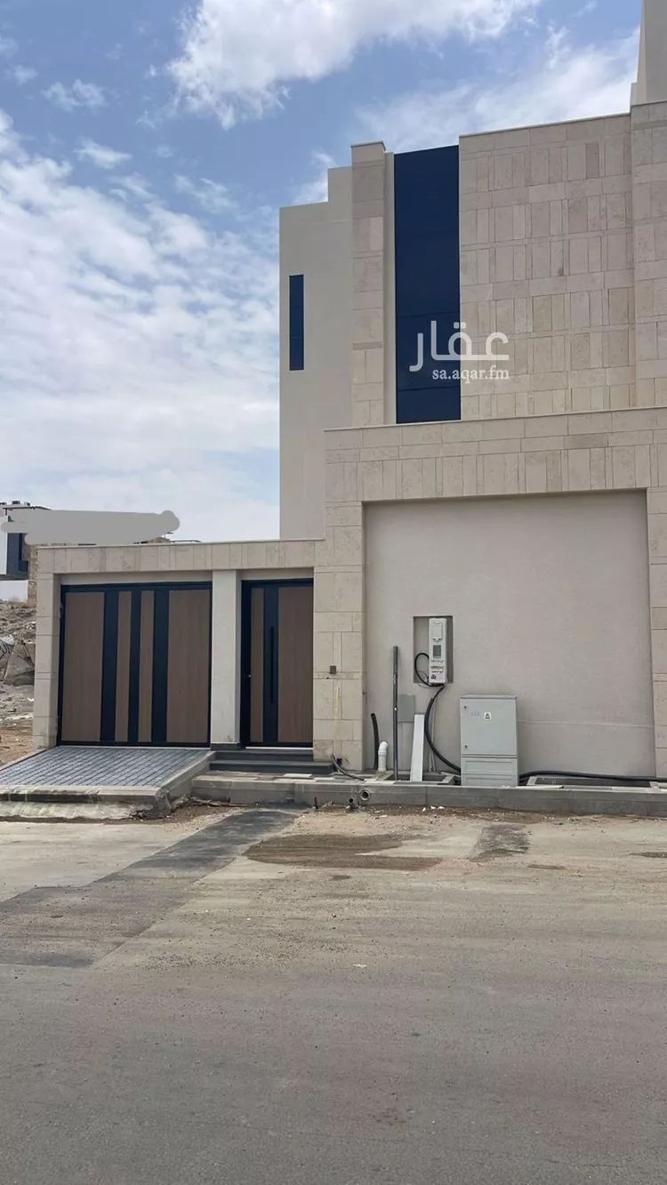 فيلا للبيع في شارع الراجحي, حي الظرفة, مدينة خميس مشيط, منطقة عسير