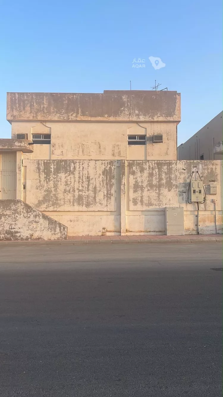 فيلا للبيع في شارع الامام النسائي, حي الملك خالد, مدينة عنيزة, منطقة القصيم