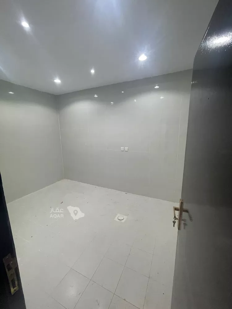 Floor for Rent in Riyadh Shubra 8