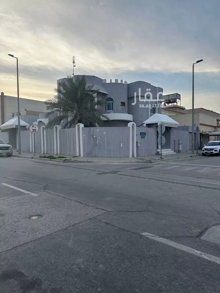 فيلا للبيع في شارع بن النفيس ، حي الدوحة الشمالية ، الظهران ، الدمام