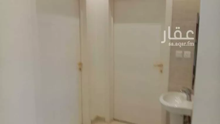 فيلا للبيع في شارع فؤاد الخطيب, حي عكاظ, مدينة الرياض, منطقة الرياض صورة 3