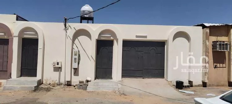 بيت للبيع في شارع أمية بن خويلد الضمري ، الأحياء الجنوبية ، تبوك ، منطقة تبوك