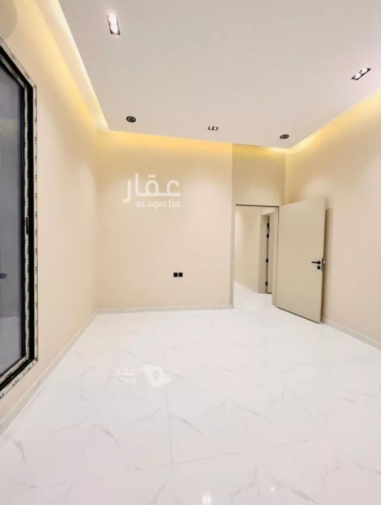 Floor for Sale in Al Muzahimiyah Tuwaiq 14