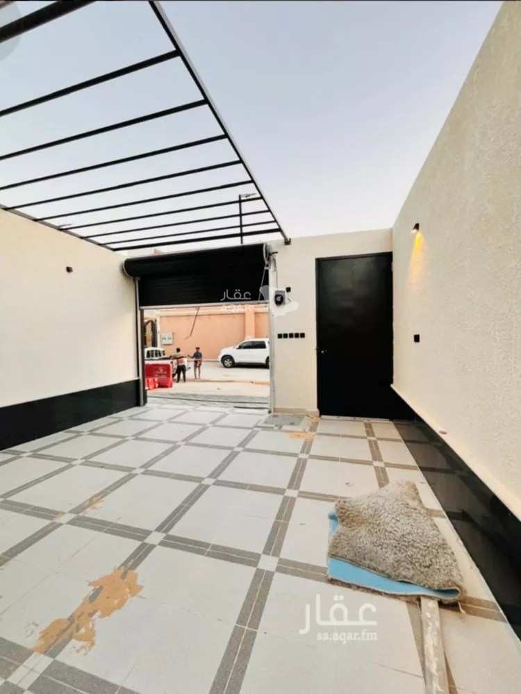 Floor for Sale in Al Muzahimiyah Tuwaiq 15