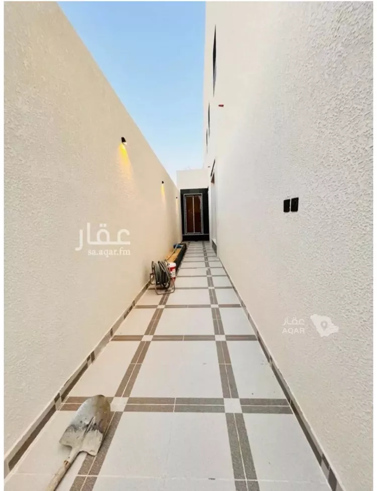 Floor for Sale in Al Muzahimiyah Tuwaiq 7