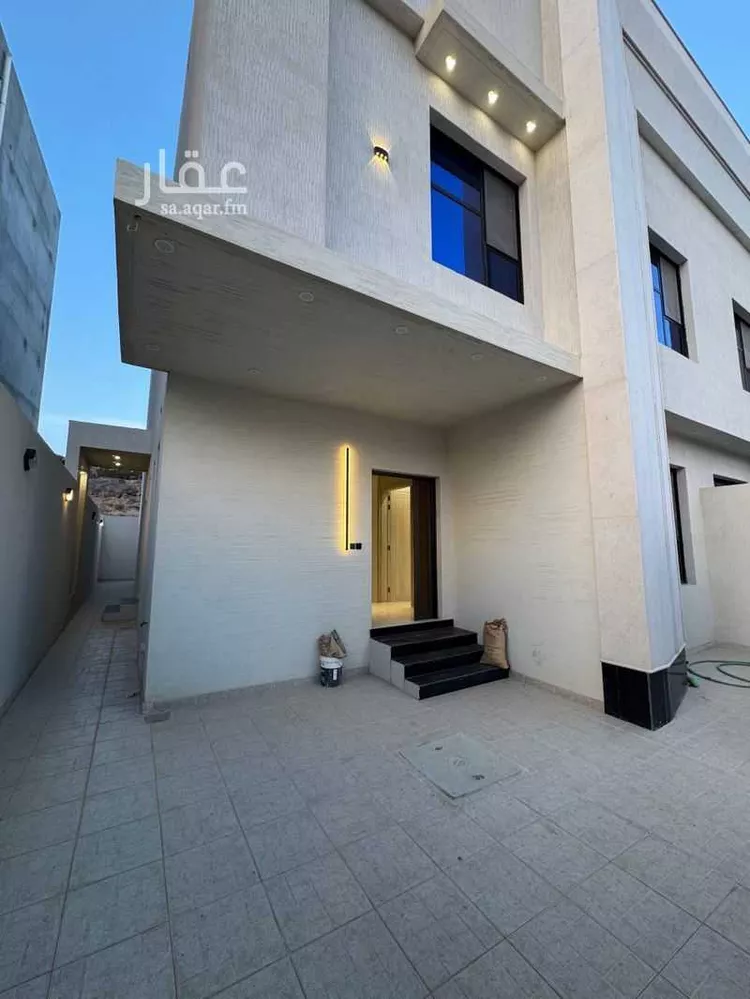 Villa for Sale in Al Bahah Al Dhafyr