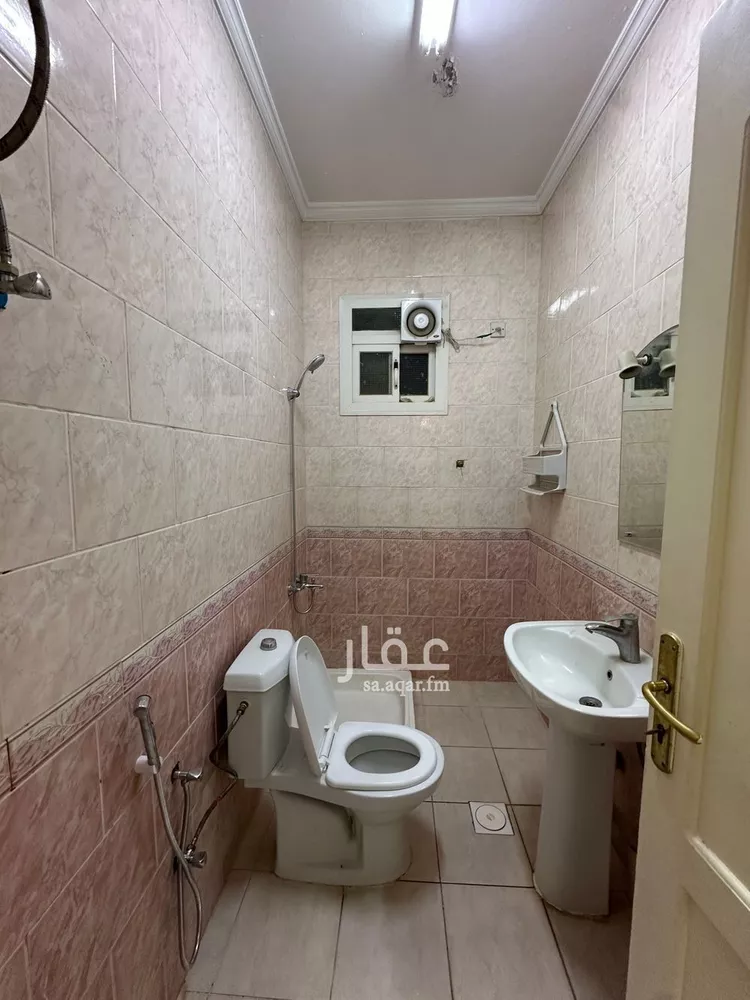 شقة للإيجار في شارع بلال بن رباح, حي البلدة القديمة, مدينة تبوك, منطقة تبوك صورة 3