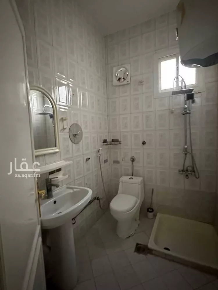 شقة للإيجار في شارع محمد الموصل, حي الورود, مدينة تبوك, منطقة تبوك 6