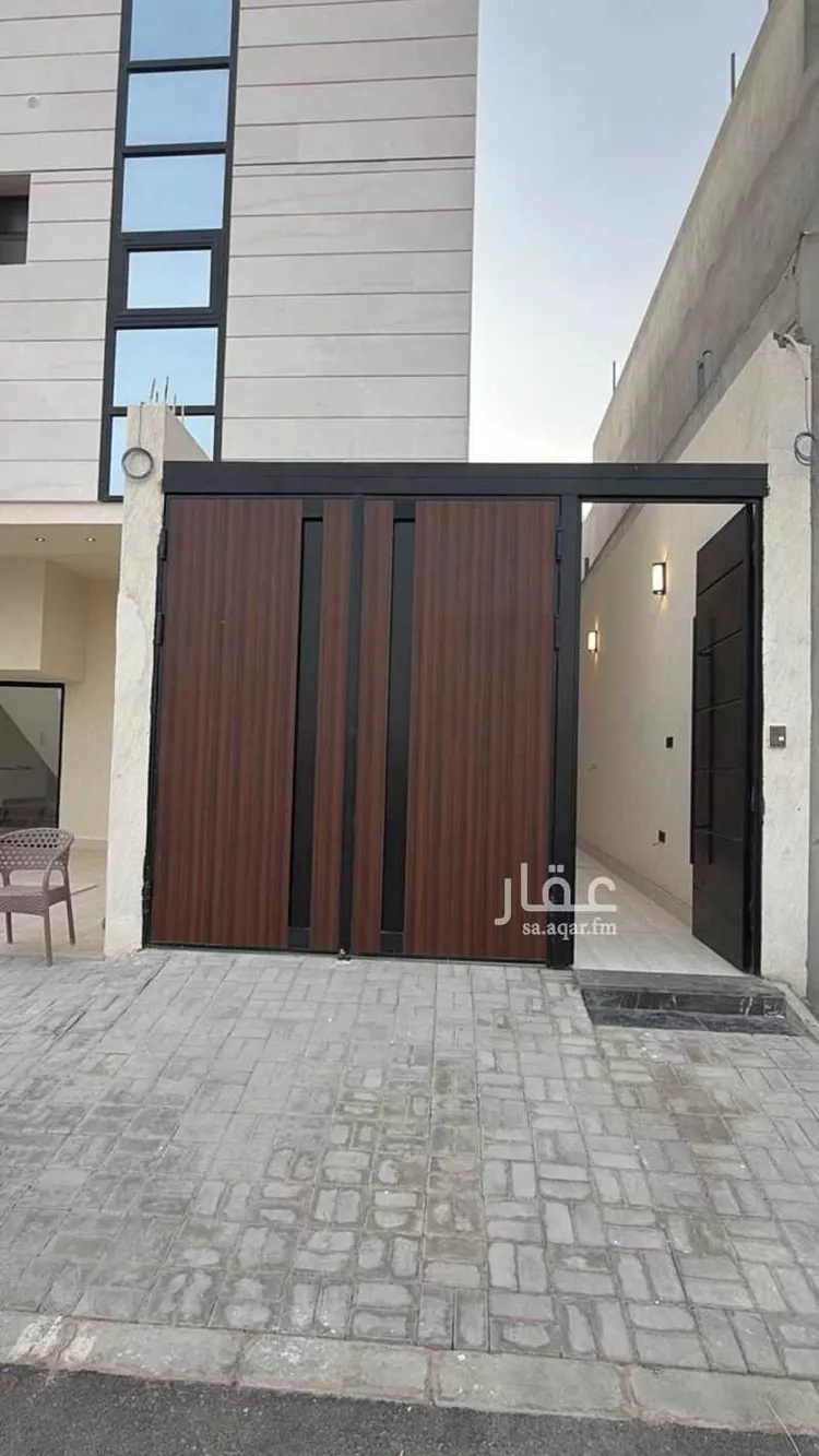 Floor for Sale in Riyadh As Safaa 9