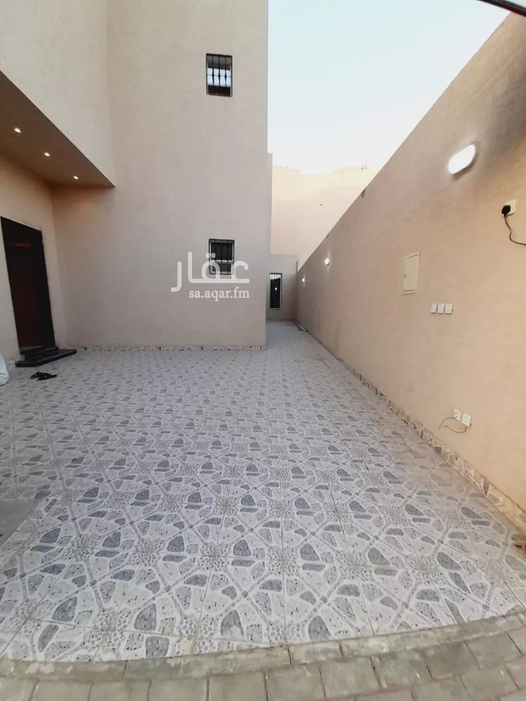 فيلا للبيع في شارع رقم 409, حي ظهرة لبن, مدينة الرياض, منطقة الرياض صورة 2