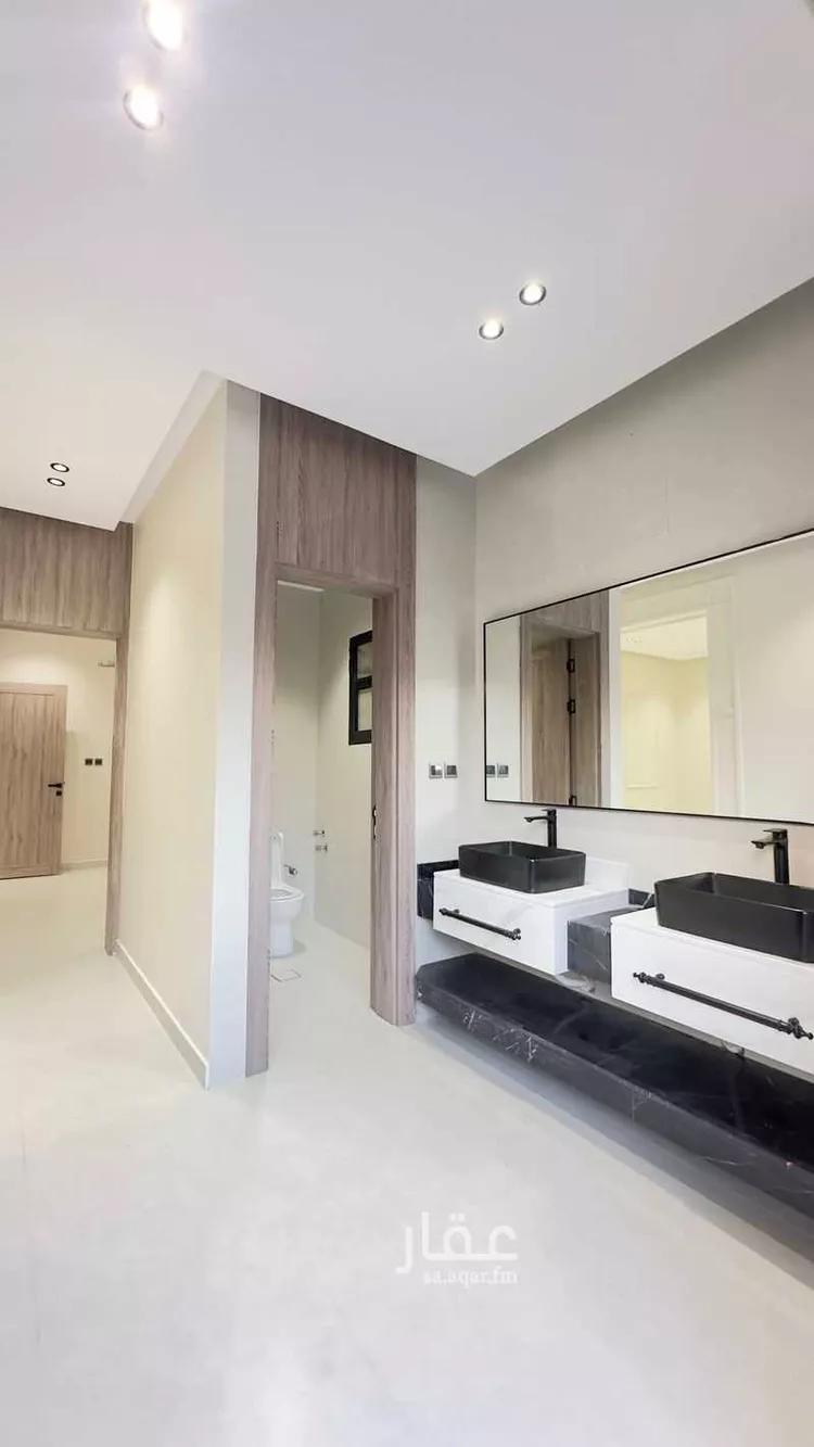 فيلا للبيع في شارع ادريس بن العباس, حي ضاحية الملك فهد, مدينة الدمام, المنطقة الشرقية