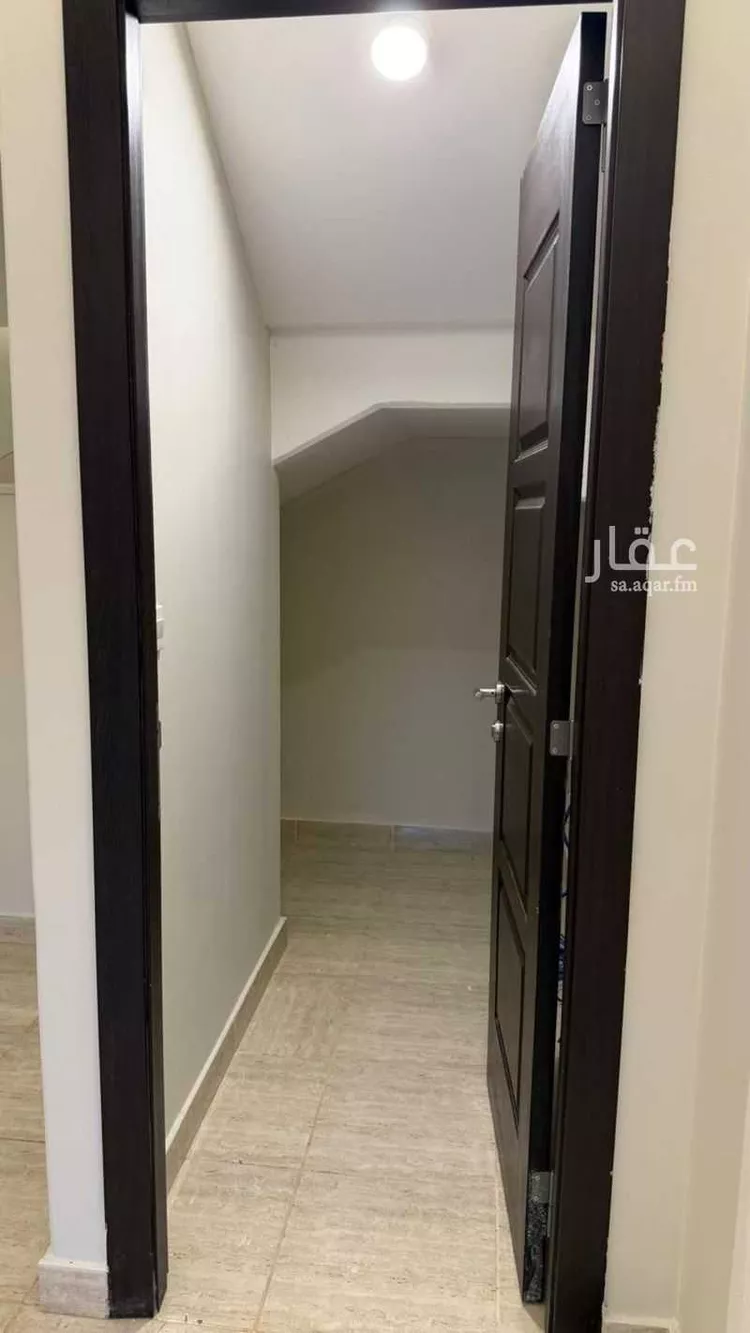 فيلا للإيجار في شارع صفية بنت أحمد, حي مطار الملك خالد الدولي, مدينة الرياض, منطقة الرياض 17