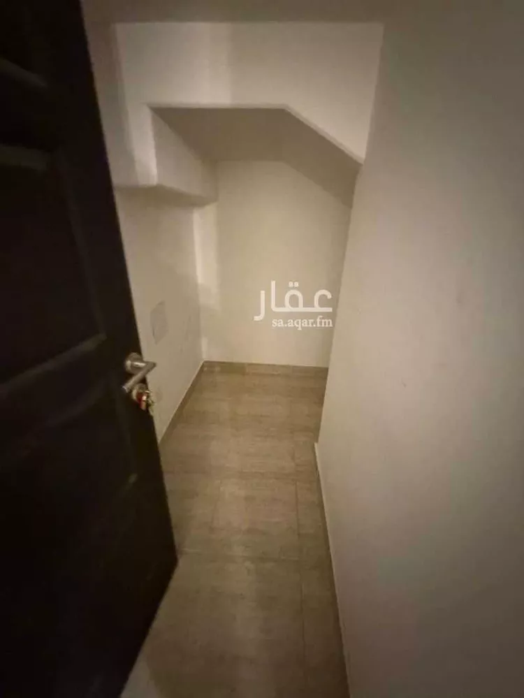 فيلا للبيع في شارع أحمد القزويني, حي مطار الملك خالد الدولي, مدينة الرياض, منطقة الرياض صورة 4