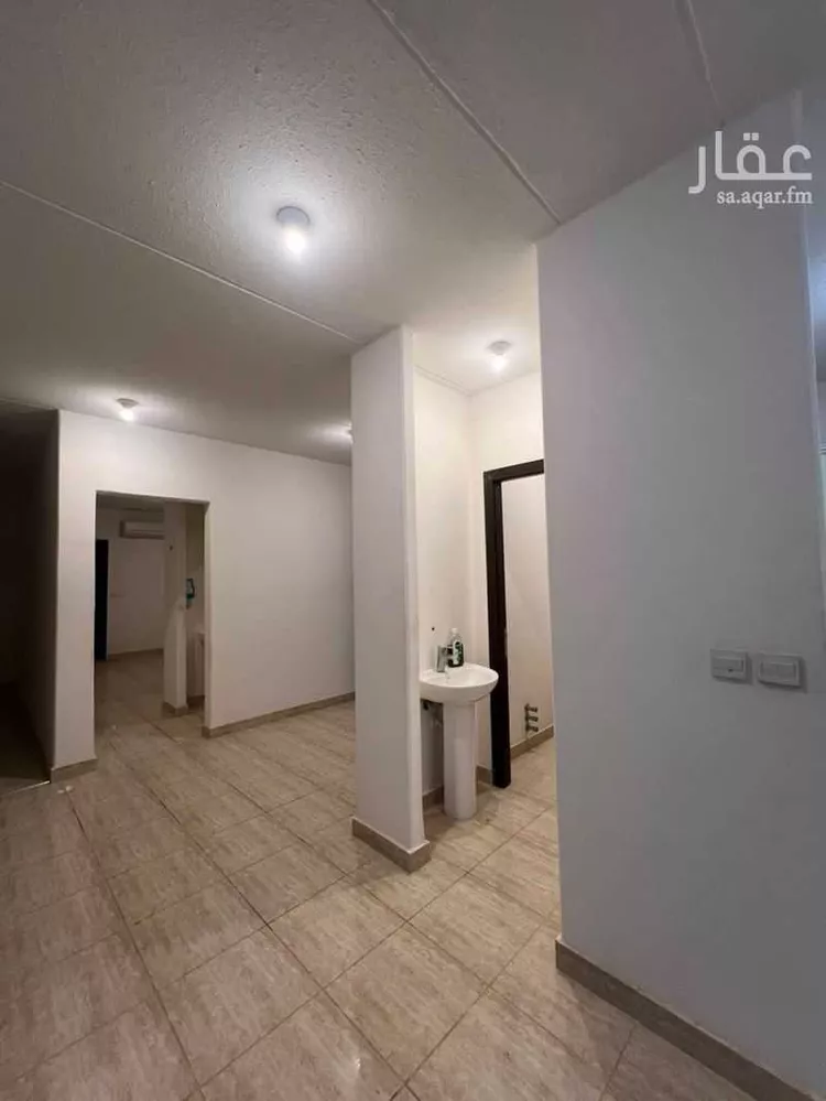 فيلا للإيجار في شارع ابن جهير البغدادي, حي مطار الملك خالد الدولي, مدينة الرياض, منطقة الرياض 11