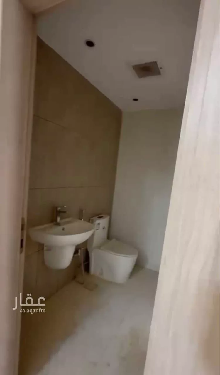 فيلا للإيجار في شارع شارع حارثة بن وهب الخزاعي, حي مطار الملك خالد الدولي, مدينة الرياض, منطقة الرياض صورة 3