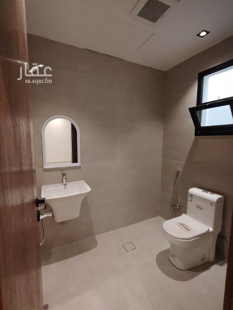 دور للبيع في شارع عبدالرحمن القاضي, حي عكاظ, مدينة الرياض, منطقة الرياض صورة 5