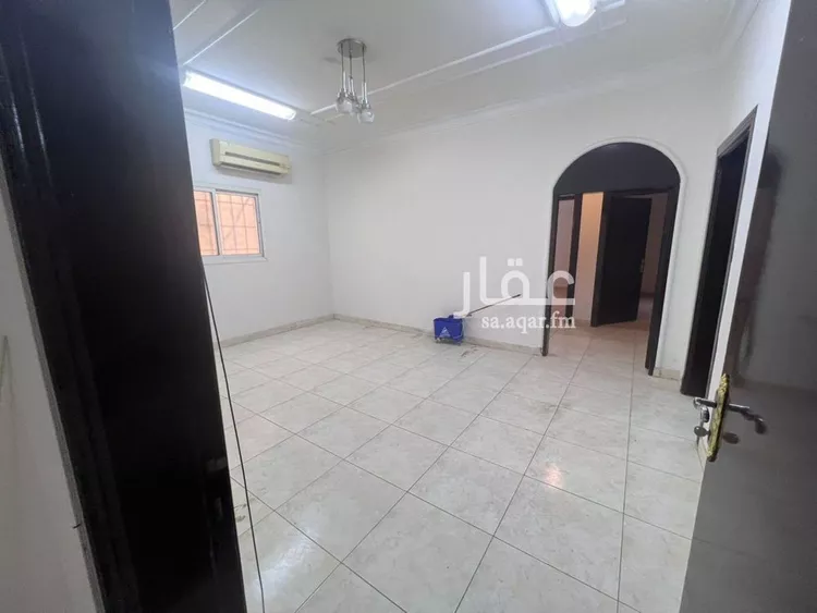 شقة للبيع في شارع وادي الخضارم, حي بدر, مدينة الرياض, منطقة الرياض صورة 2