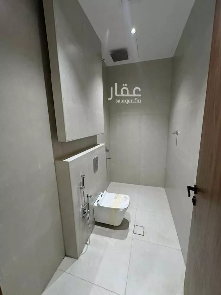 Floor for Sale in Riyadh King Faisal 9