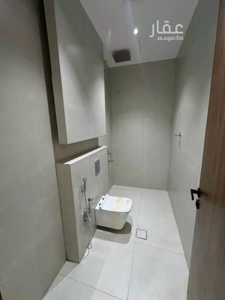 Floor for Sale in Riyadh King Faisal 12