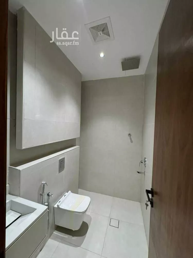 Floor for Sale in Riyadh King Faisal 8