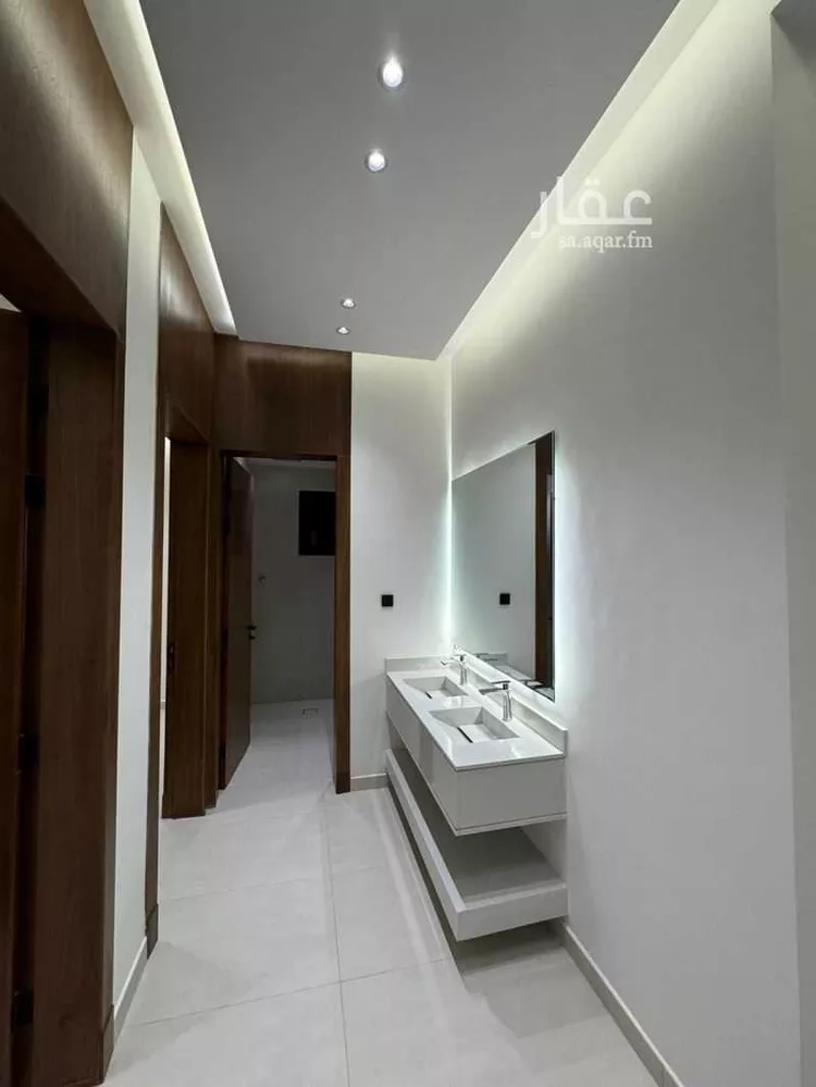 Floor for Sale in Riyadh King Faisal 14
