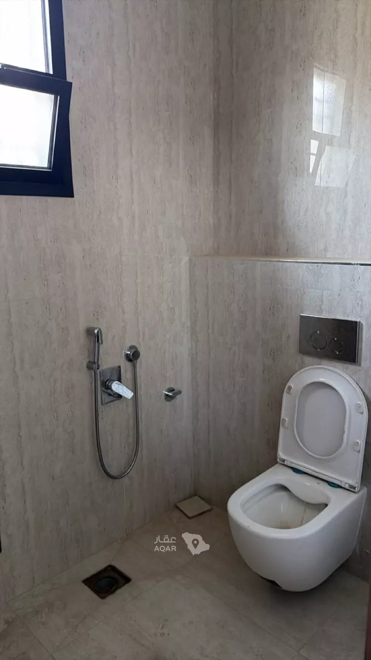Floor for Rent in Riyadh Al Arid 5