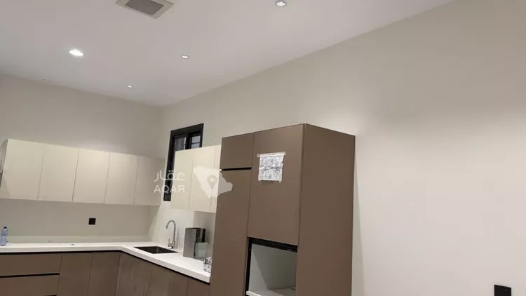 Floor for Rent in Riyadh Al Arid 7