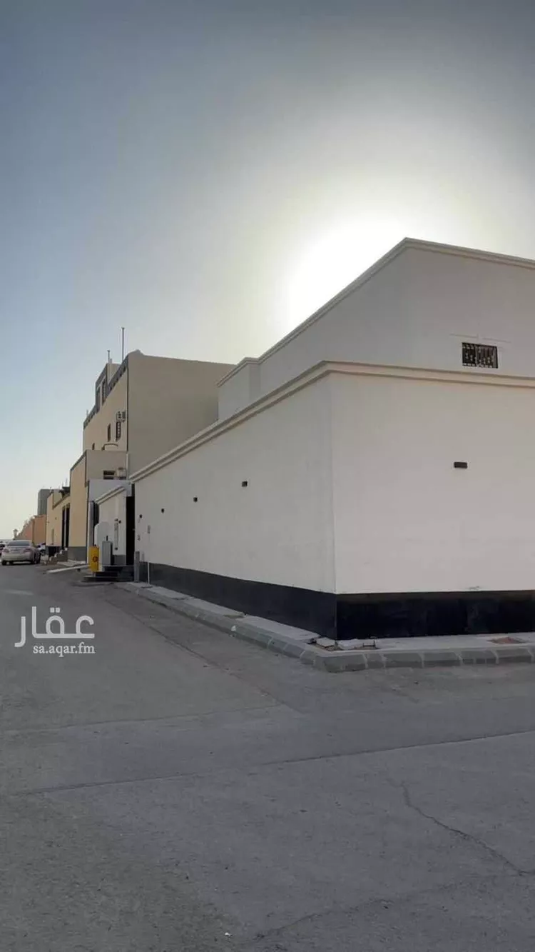 فيلا للبيع في شارع عبدالعزيز بن عبدالملك, حي الملك خالد, مدينة عنيزه, منطقة القصيم صورة 3