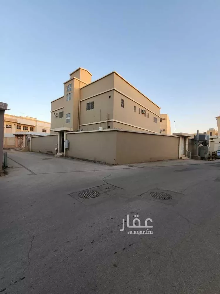 Building for Sale in Unayzah Al Hada