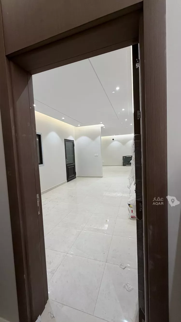 Floor for Rent in Riyadh Al Qirawan 6