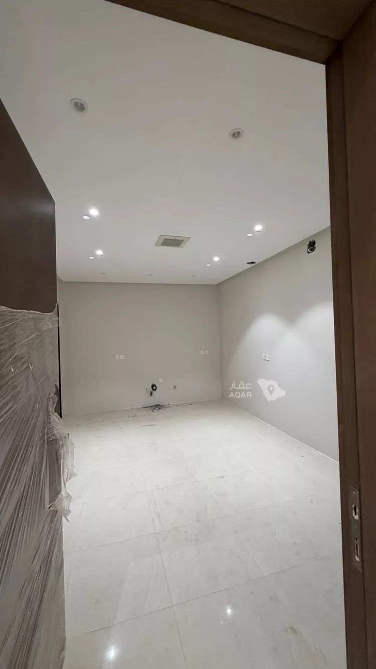 Floor for Rent in Riyadh Al Qirawan 8