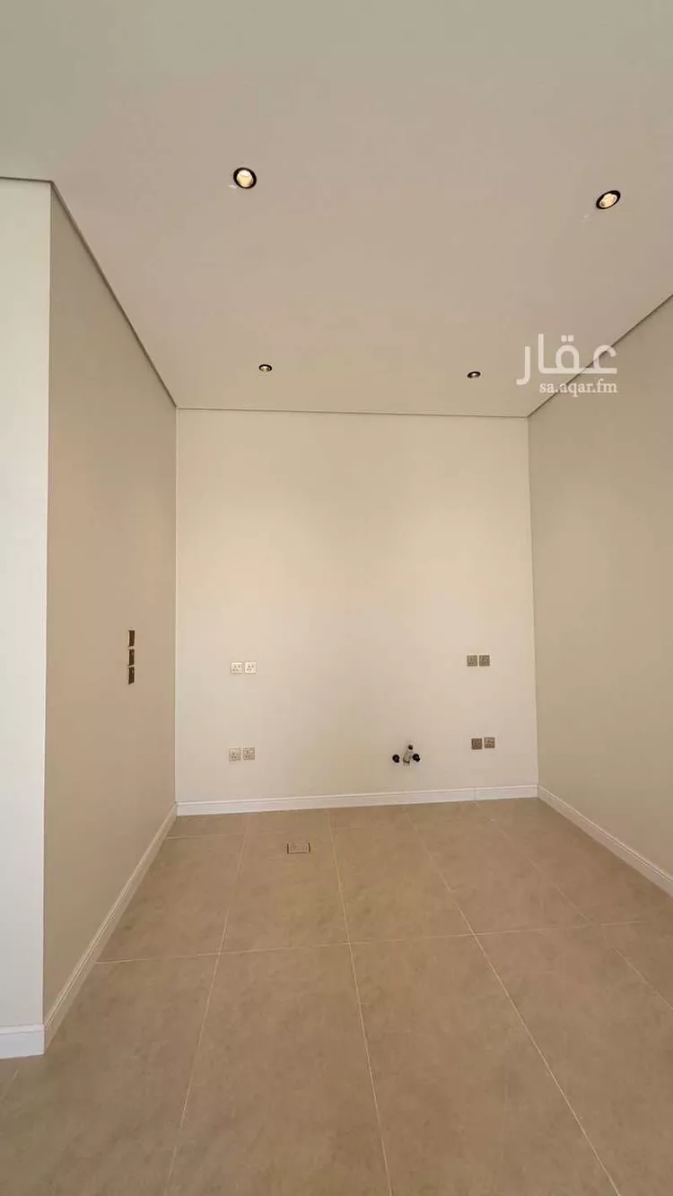 دور للبيع في شارع الرحيبات, حي الملقا, مدينة الرياض, منطقة الرياض 7