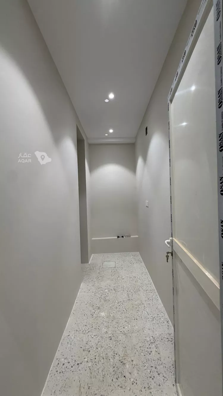 Floor for Rent in Riyadh Al Qirawan 10