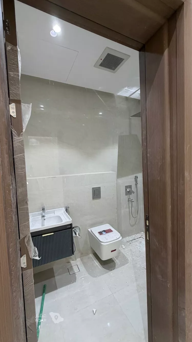 Floor for Rent in Riyadh Al Qirawan 16
