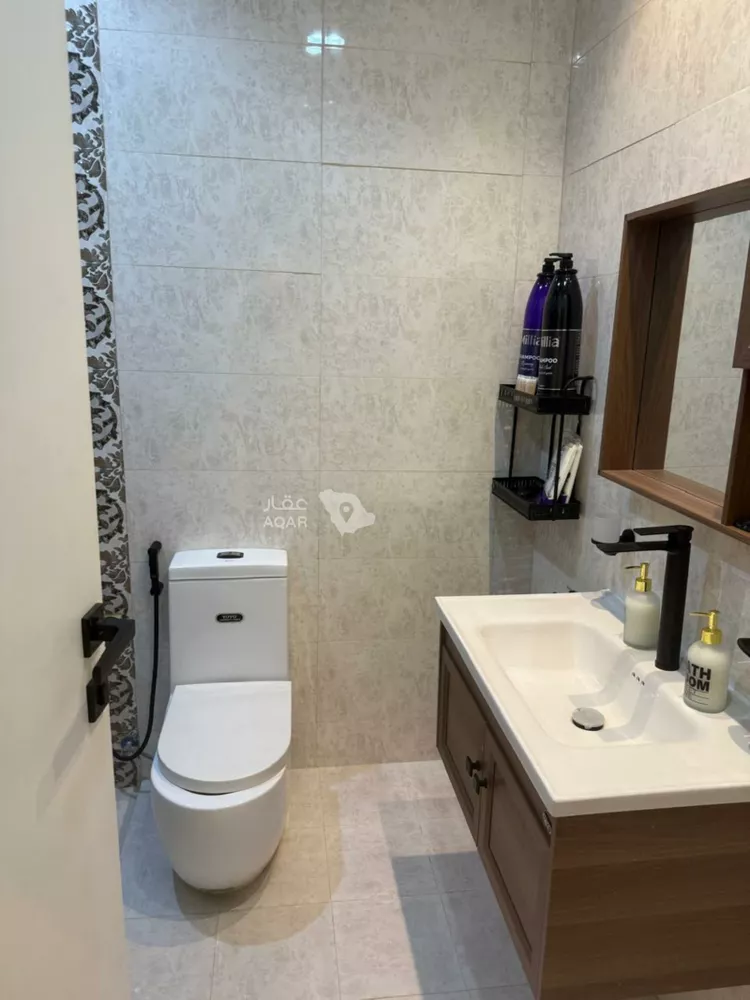 Floor for Rent in Riyadh Sultanah 11