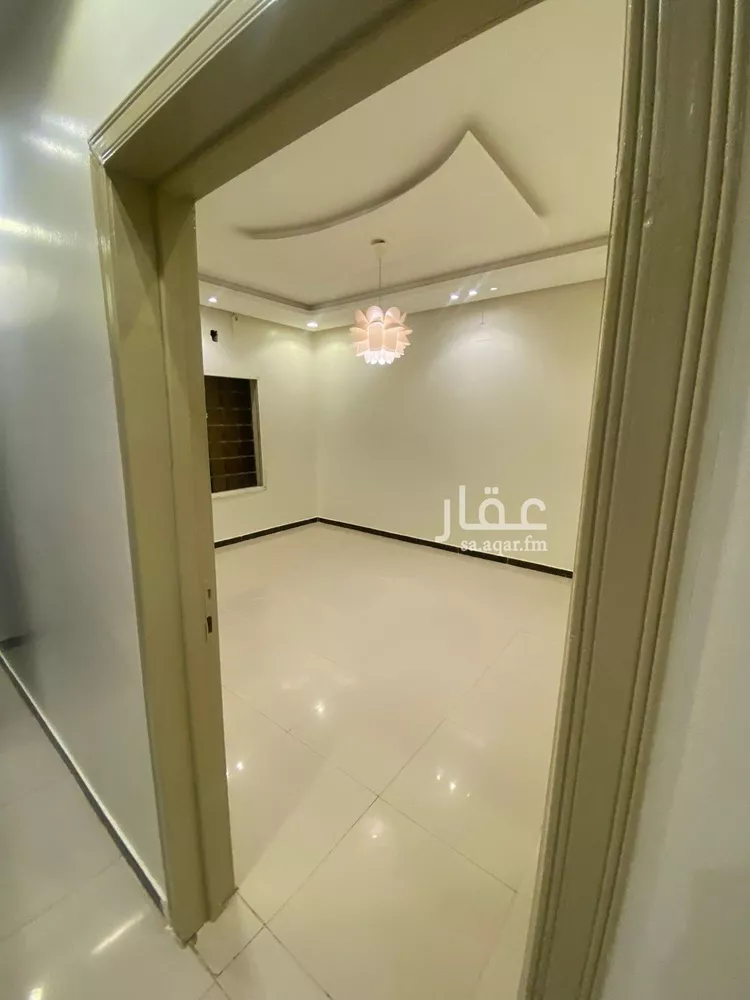 فيلا للبيع في شارع الربائع, حي عكاظ, مدينة الرياض, منطقة الرياض صورة 2