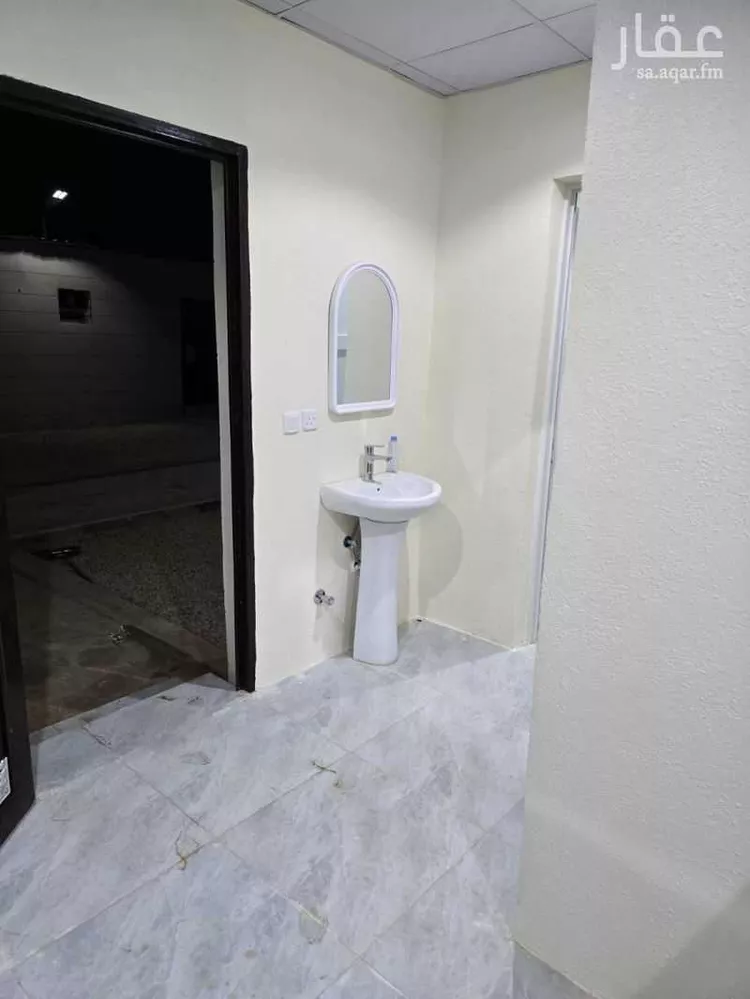 شقة للإيجار في شارع الحجاز ، حي العدل ، العيينة ، الدرعية 1 صورة