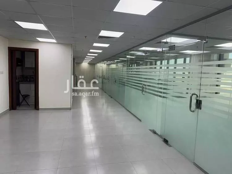 مكتب تجاري للإيجار في شارع نافع النوفلي ، حي الورود ، جدة ، جدة صورة 3