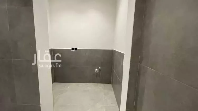 Floor for Sale in Riyadh Al Janadriyah 11