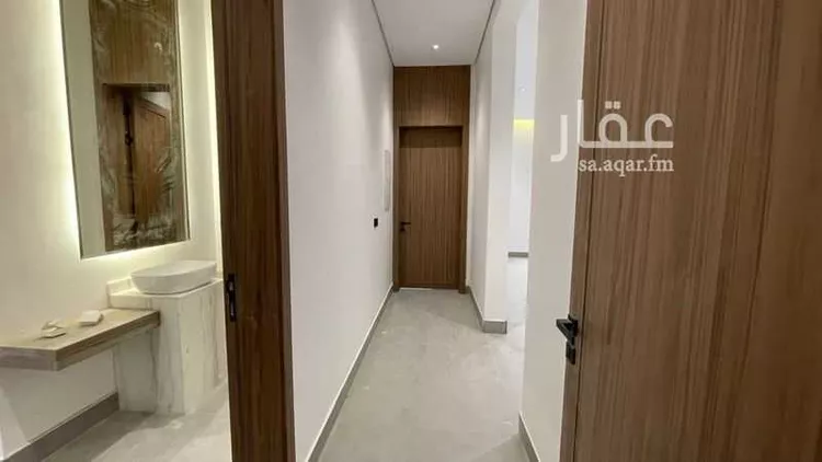 Floor for Sale in Riyadh Al Janadriyah 8