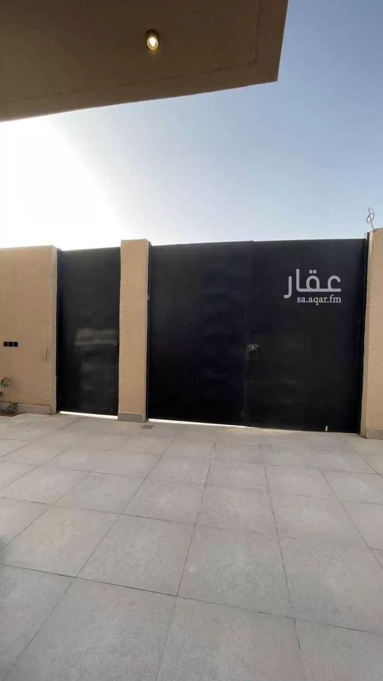 Floor for Sale in Riyadh Al Janadriyah 8