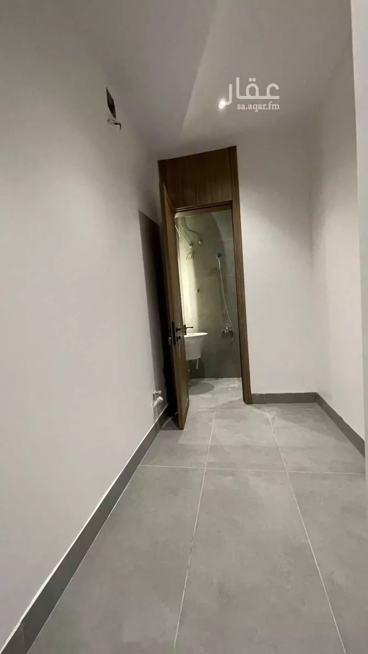 Floor for Sale in Riyadh Al Janadriyah 9