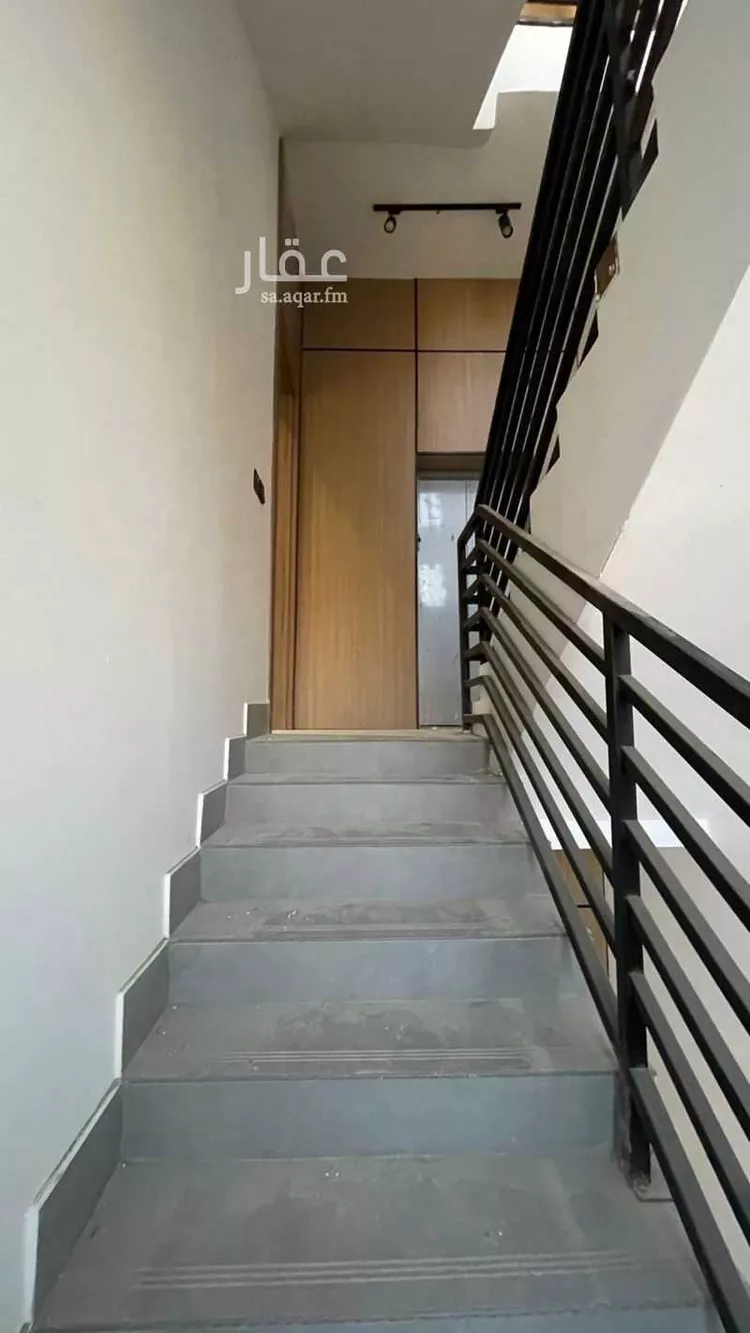 Floor for Sale in Riyadh Al Janadriyah 7