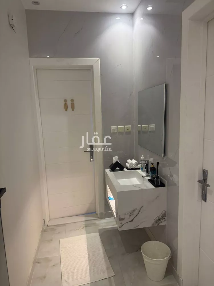 فيلا للبيع في شارع عبدالمنعم الواعظ, حي الرمال, مدينة الرياض, منطقة الرياض صورة 2