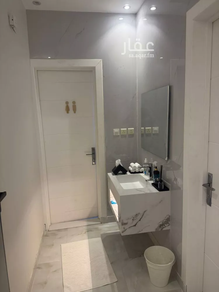 فيلا للبيع في شارع عبدالمنعم الواعظ, حي الرمال, مدينة الرياض, منطقة الرياض صورة 2