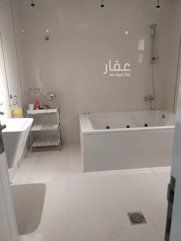 فيلا للإيجار في شارع عبدالعزيز بن سبيل, حي العارض, مدينة الرياض, منطقة الرياض صورة 4